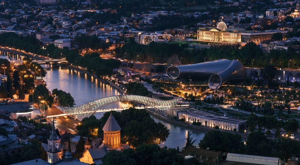 Noční pohled na Tbilisi
